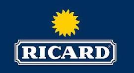  Cette image est un illustration do logo Ricard au milieu avec un fond bleu foncé.