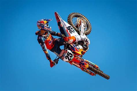 photo motocross Marvin Musquin fait un whip aux Etat Unis 